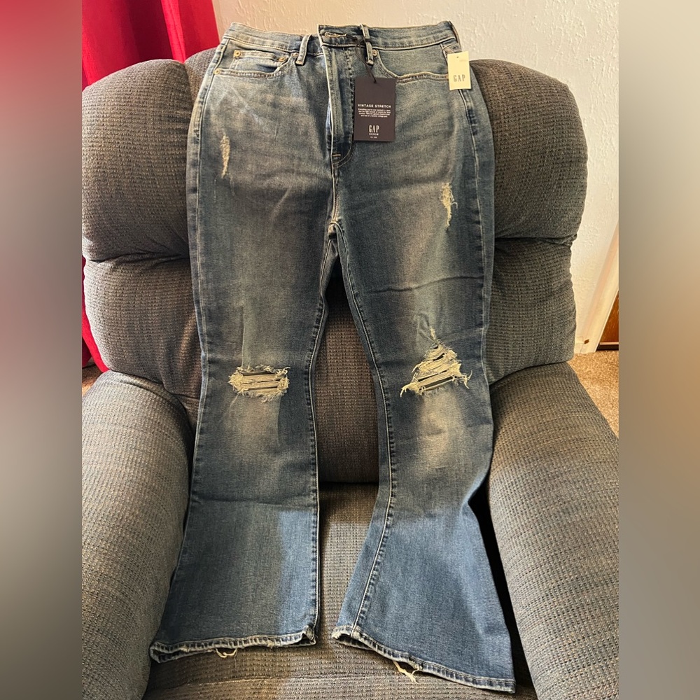 NWT GAP Women’s Flare High Rise Jeans Size 8/29 Short.